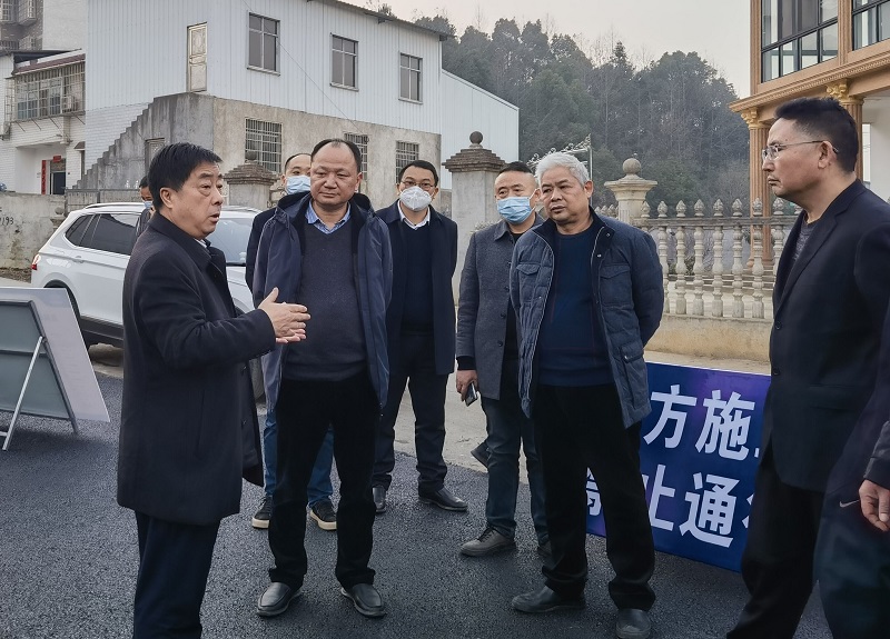 文春方、周鴻一行調(diào)研市政公司承建的“四好農(nóng)村路”項(xiàng)目