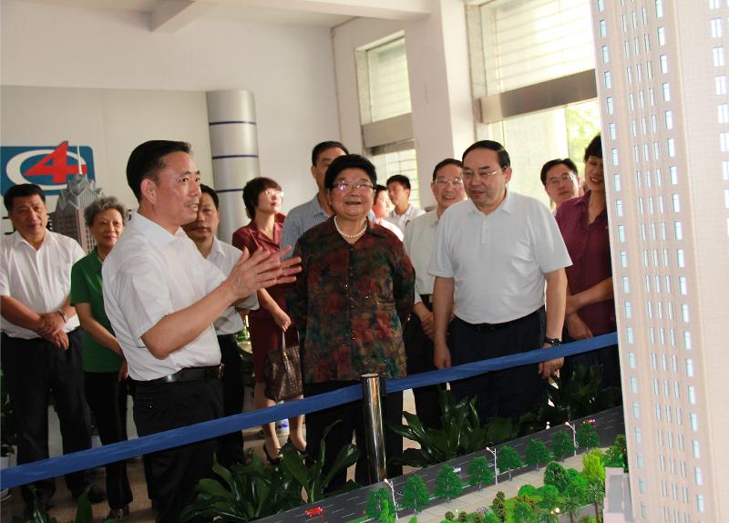 2012年9月，中國關(guān)心下一代工作委員會主任顧秀蓮來公司調(diào)研
