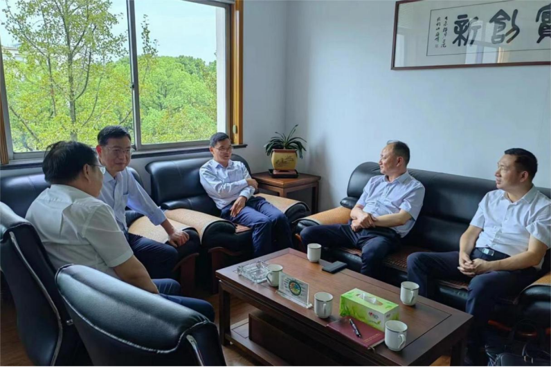 周鴻拜訪巨化集團(tuán)有限公司黨委書(shū)記、董事長(zhǎng)周黎旸