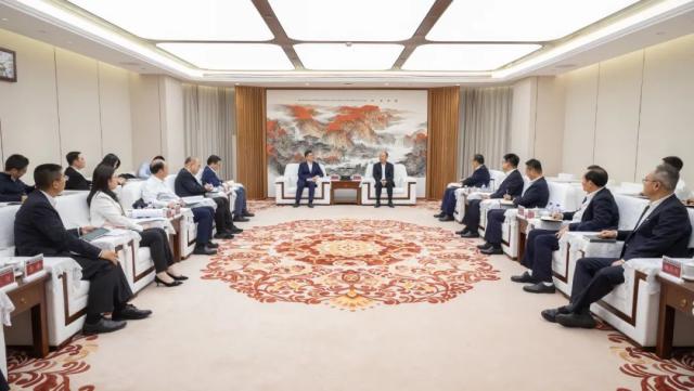莫鼎革與廣州市委副書記、市長(zhǎng)孫志洋舉行會(huì)談